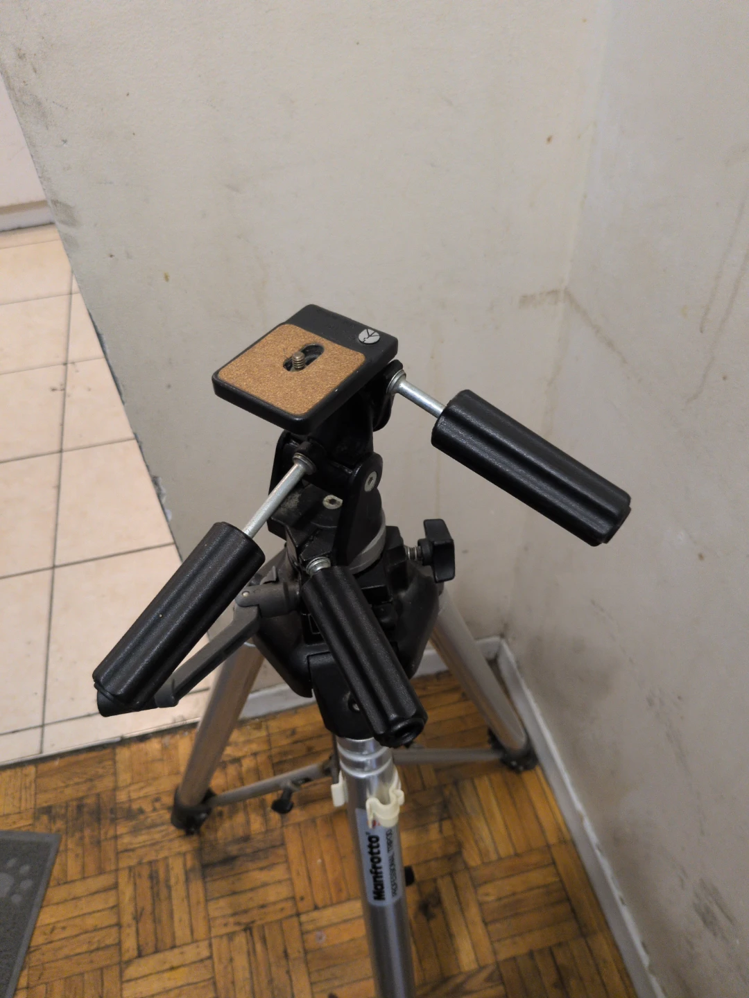 Manfrotto art075 tripod - photo 5