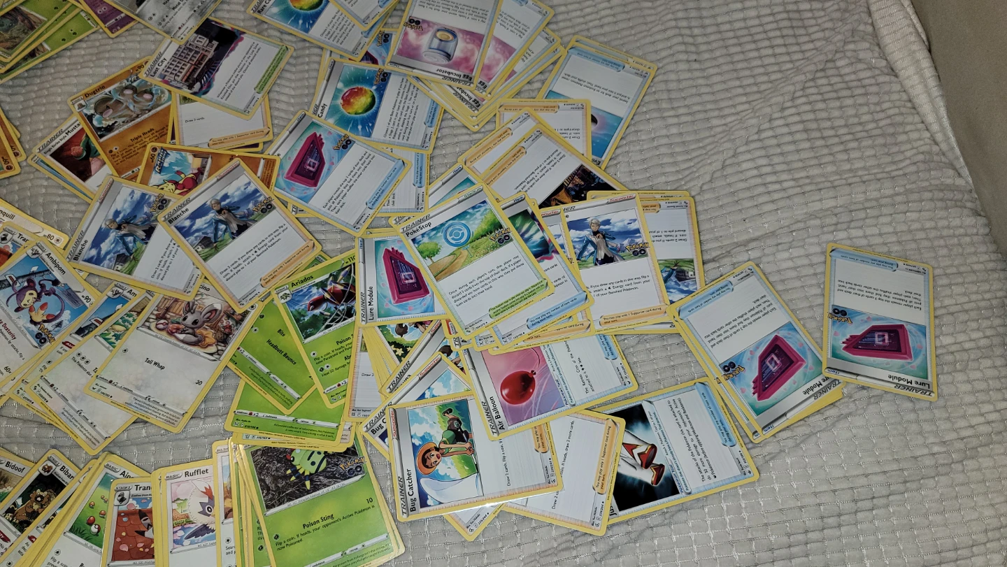 Random Pokémon Trading Cards + Box - photo 5