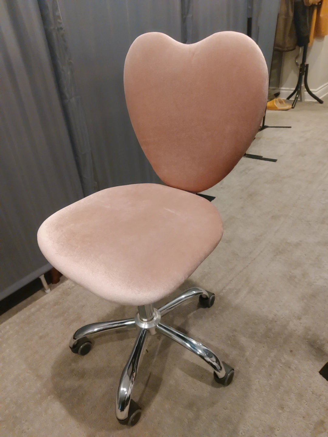 Pink Velvet Heart Chair - photo 2
