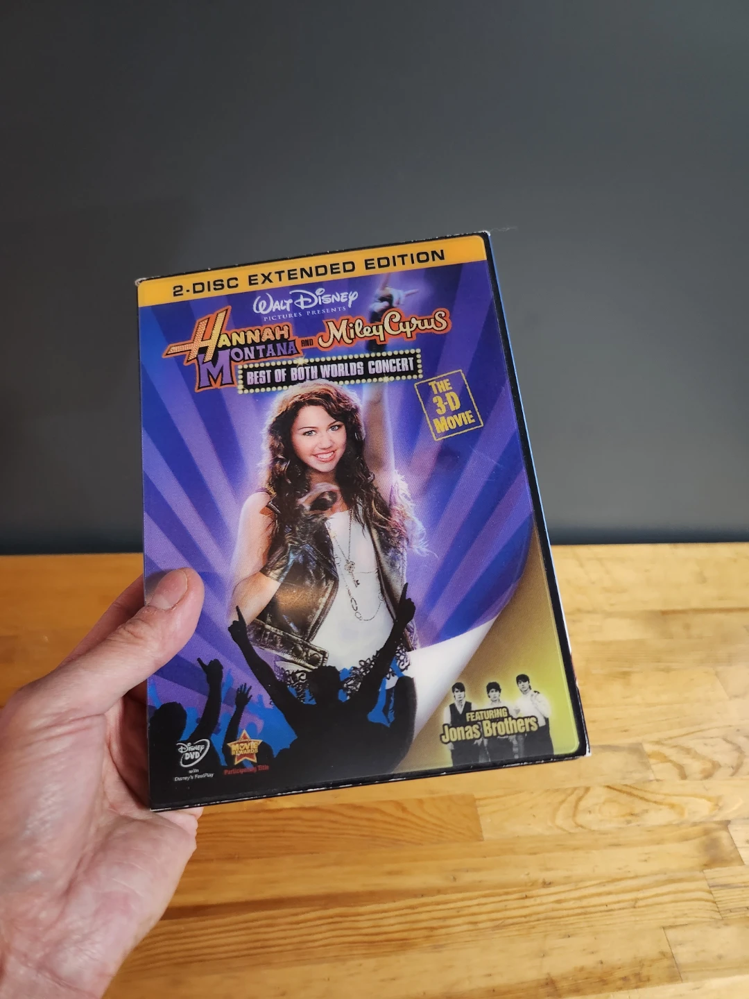Hannah Montana & Miley Cyrus: Best of Both Worlds 2-Disc DVD - photo 3