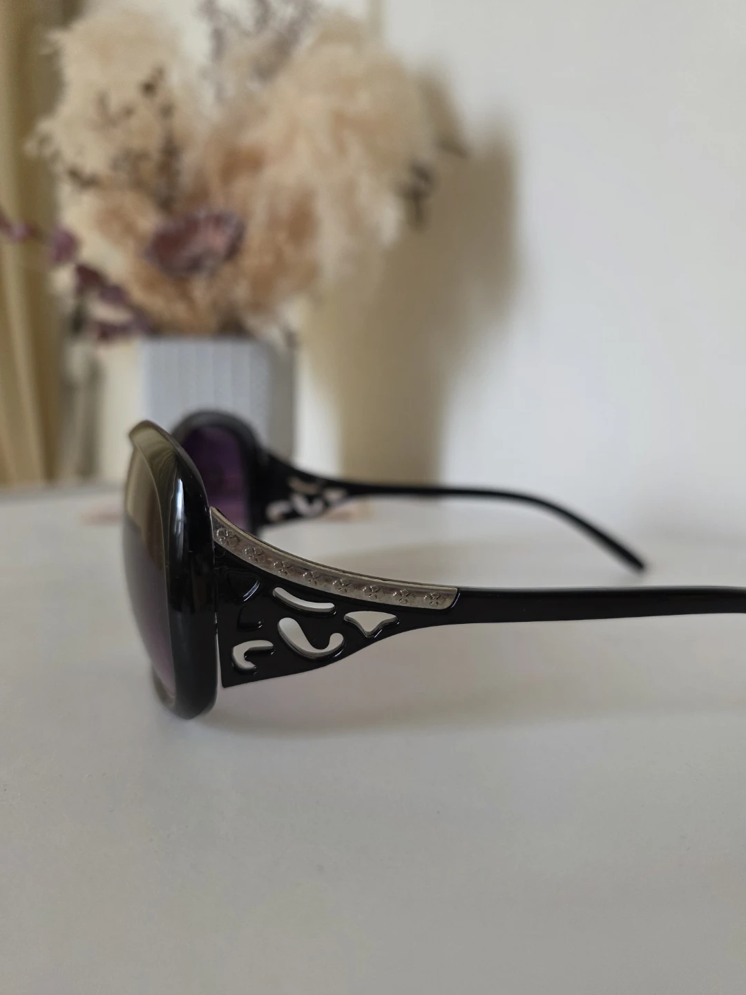 Black Sunglasses - photo 3