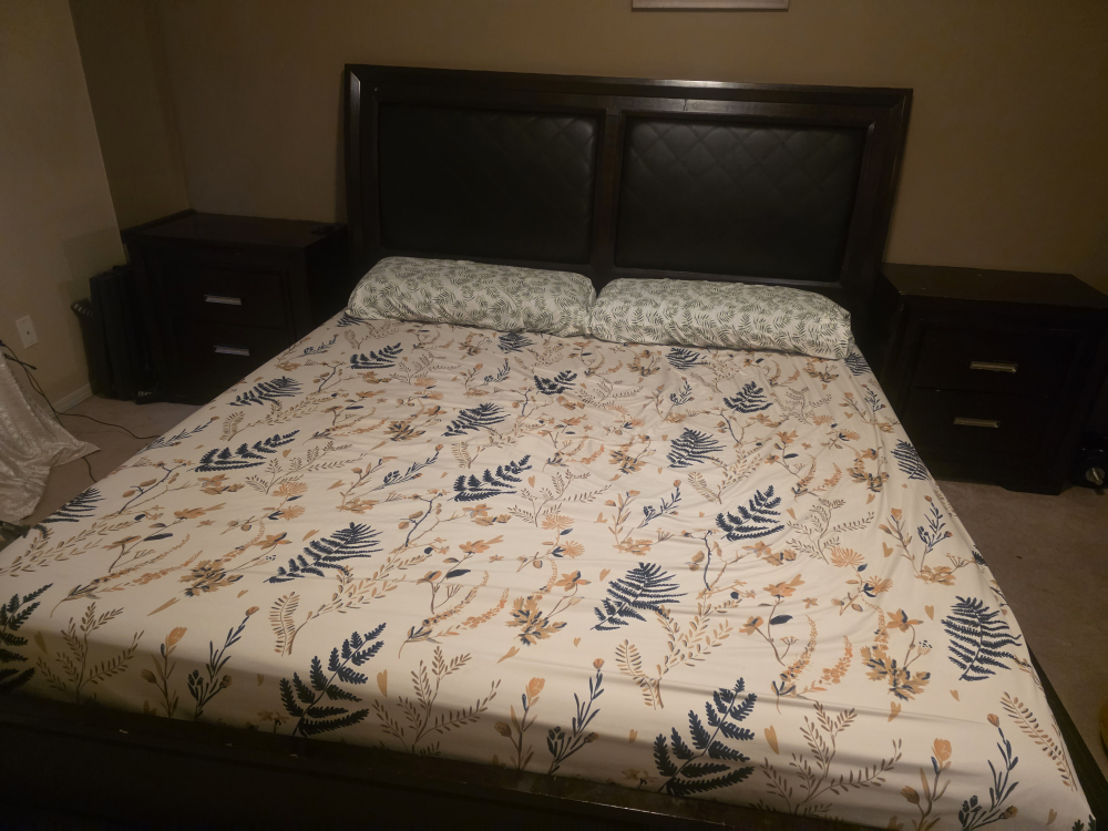 king size bed with 2night stands and dresser - photo 4