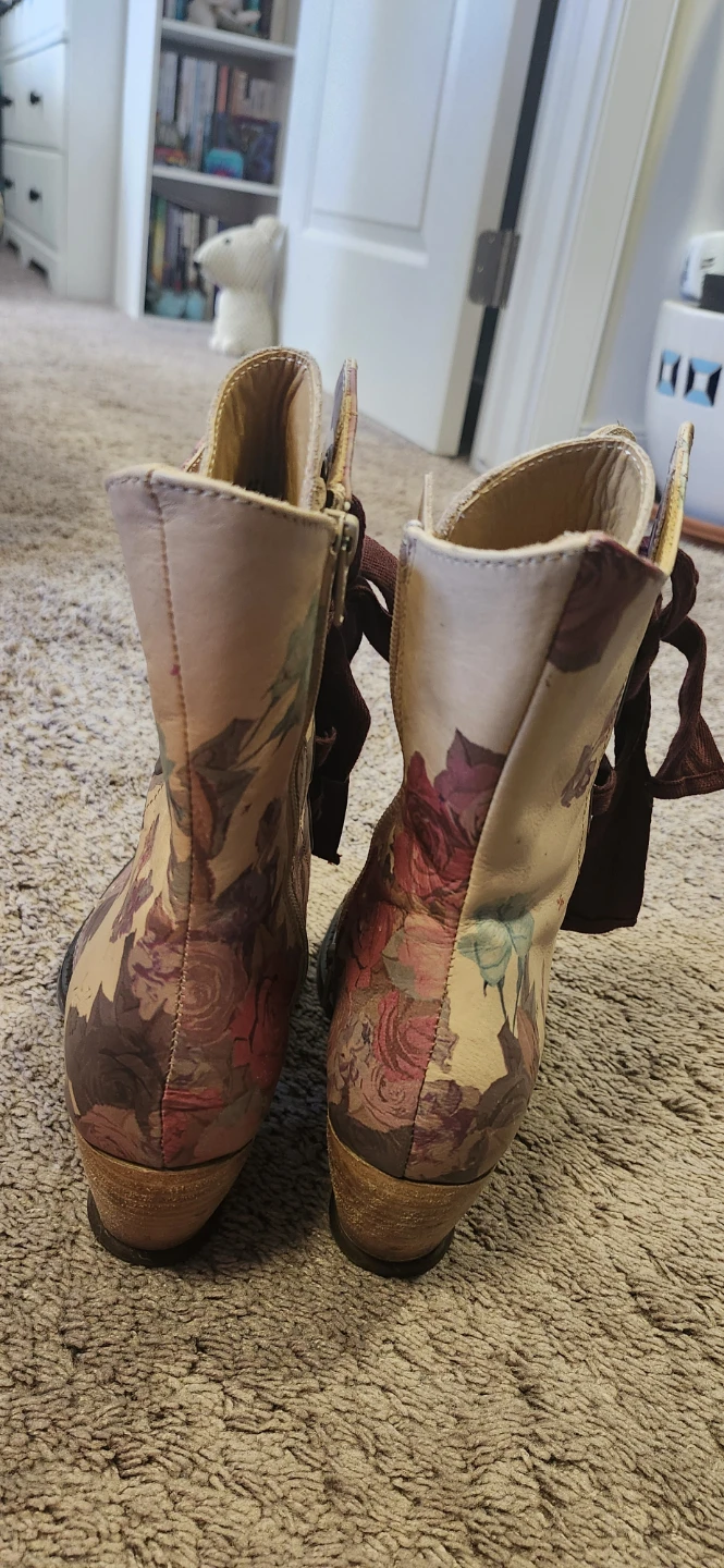 Women's Floral Gladstone Fluevog boots - photo 3