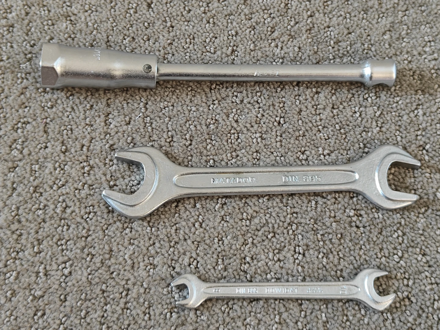 Mercedes-Benz 13/16 Spark Plug Socket Wrench and Wrench Set - photo 2