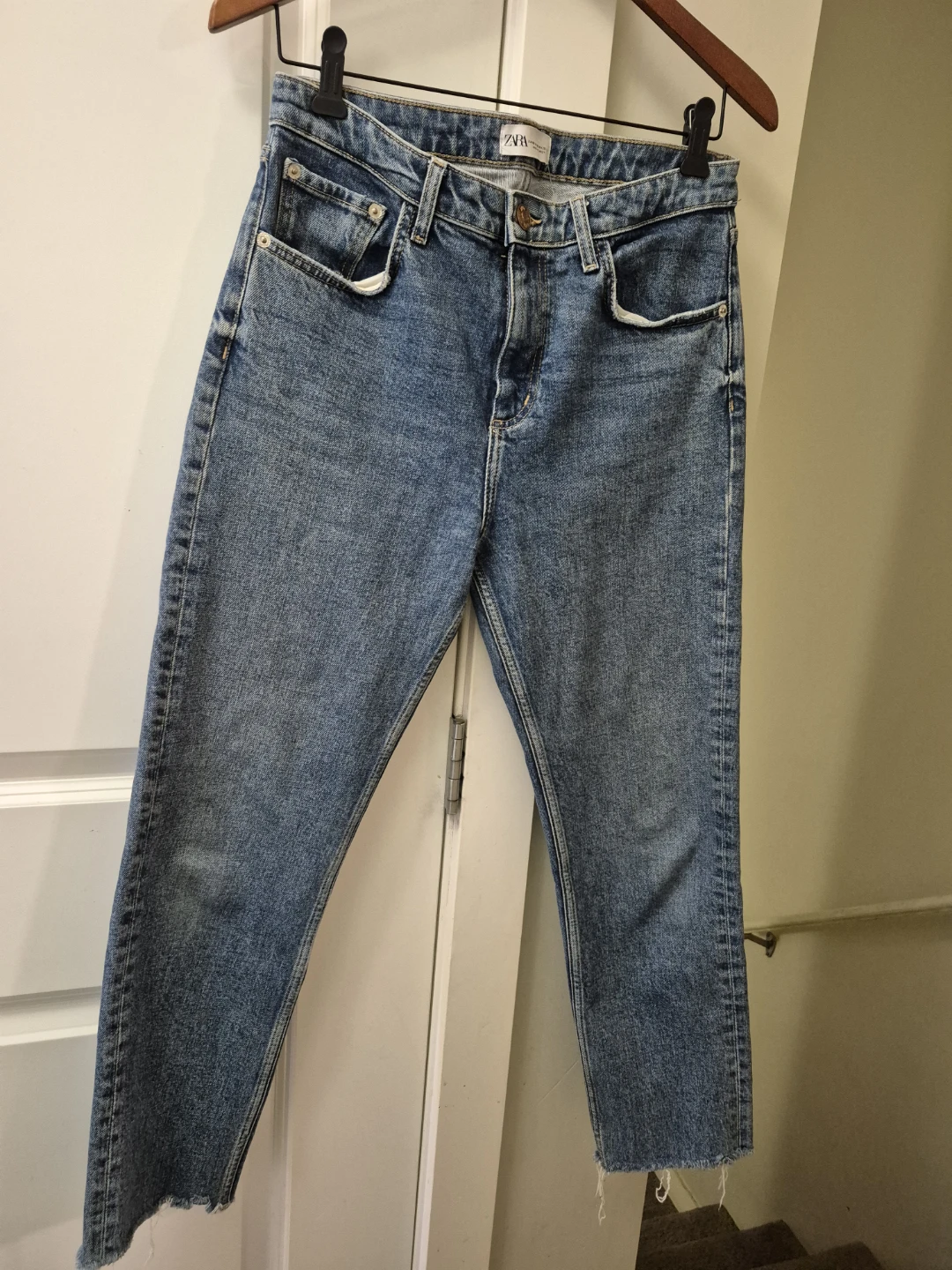 ZARA Women Blue Denim Jeans Size 8.