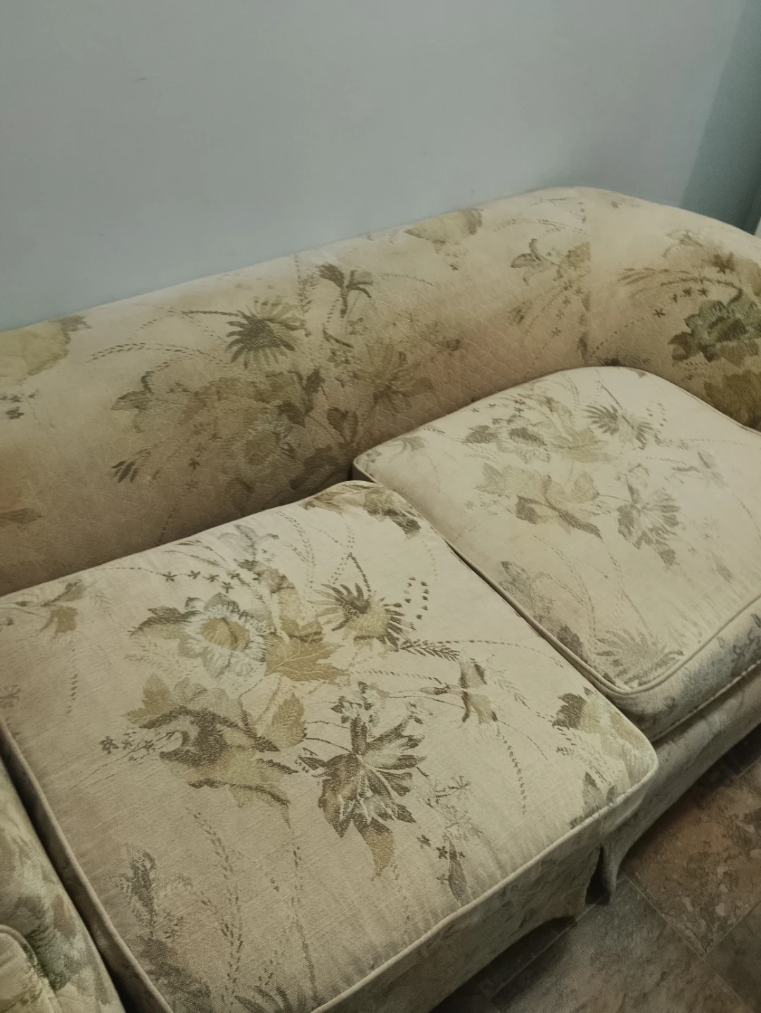 Vintage Floral Sofa - photo 4