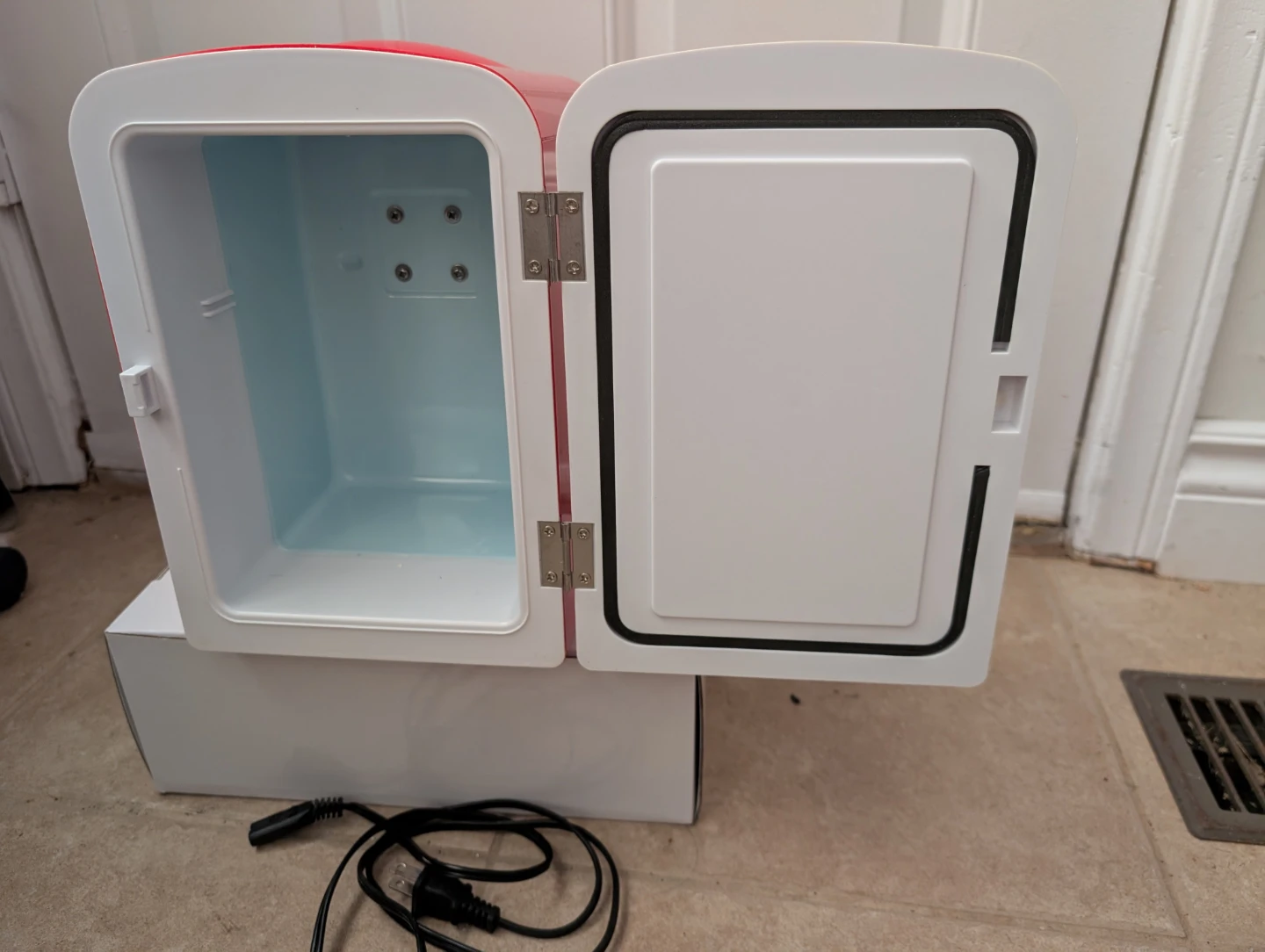 Coca-Cola Mini Fridge with Polar Bear - photo 3