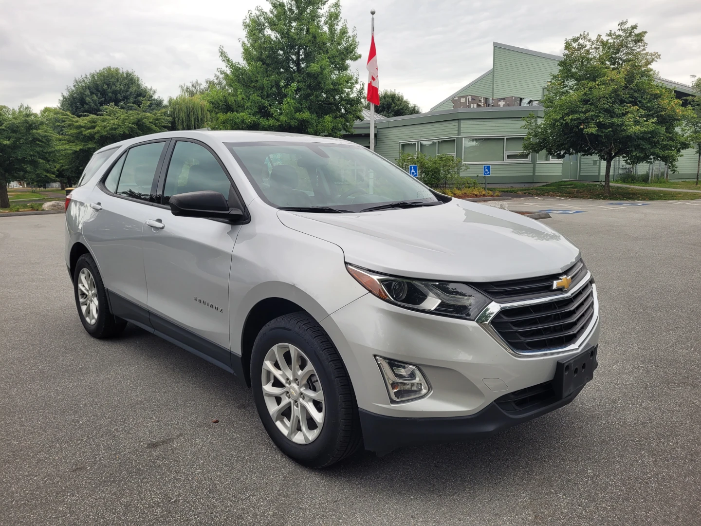 Chevrolet Equinox SUV - photo 2
