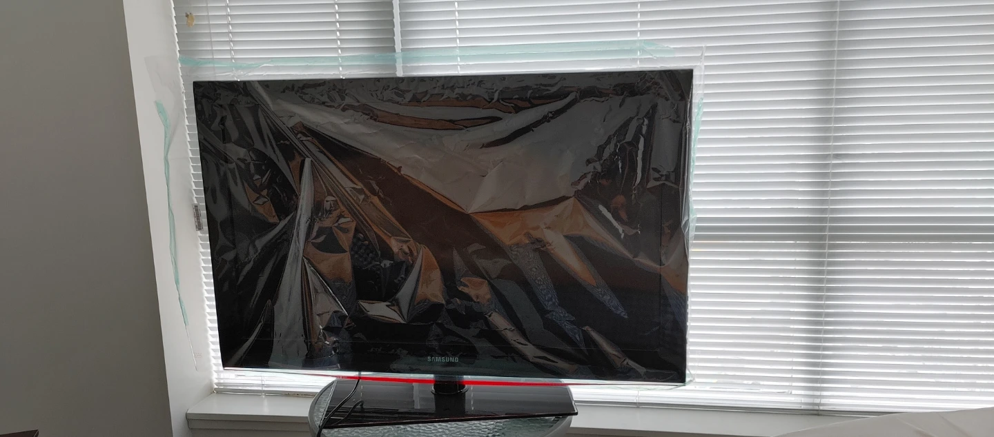 Samsung TV with Remote