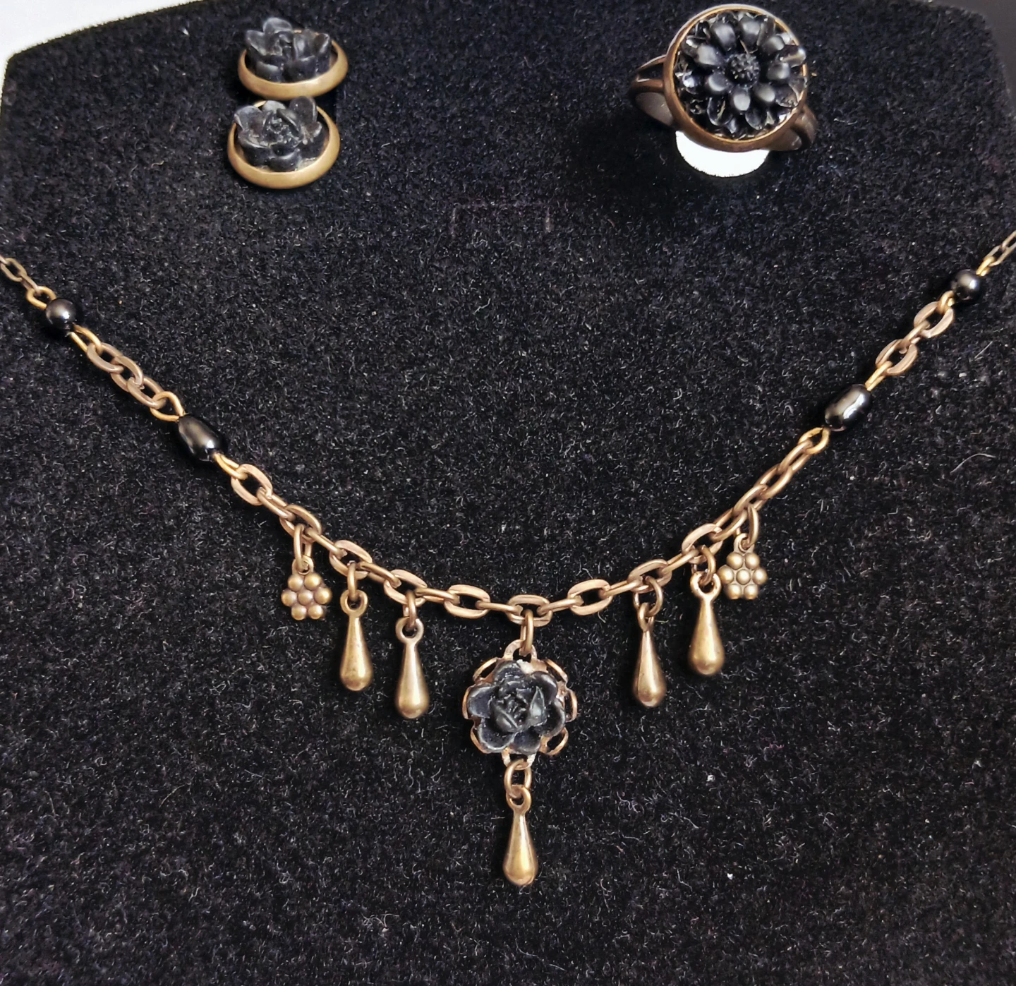 Gothic Rose Choker Necklace, Ring, and Earrings Set - photo 4