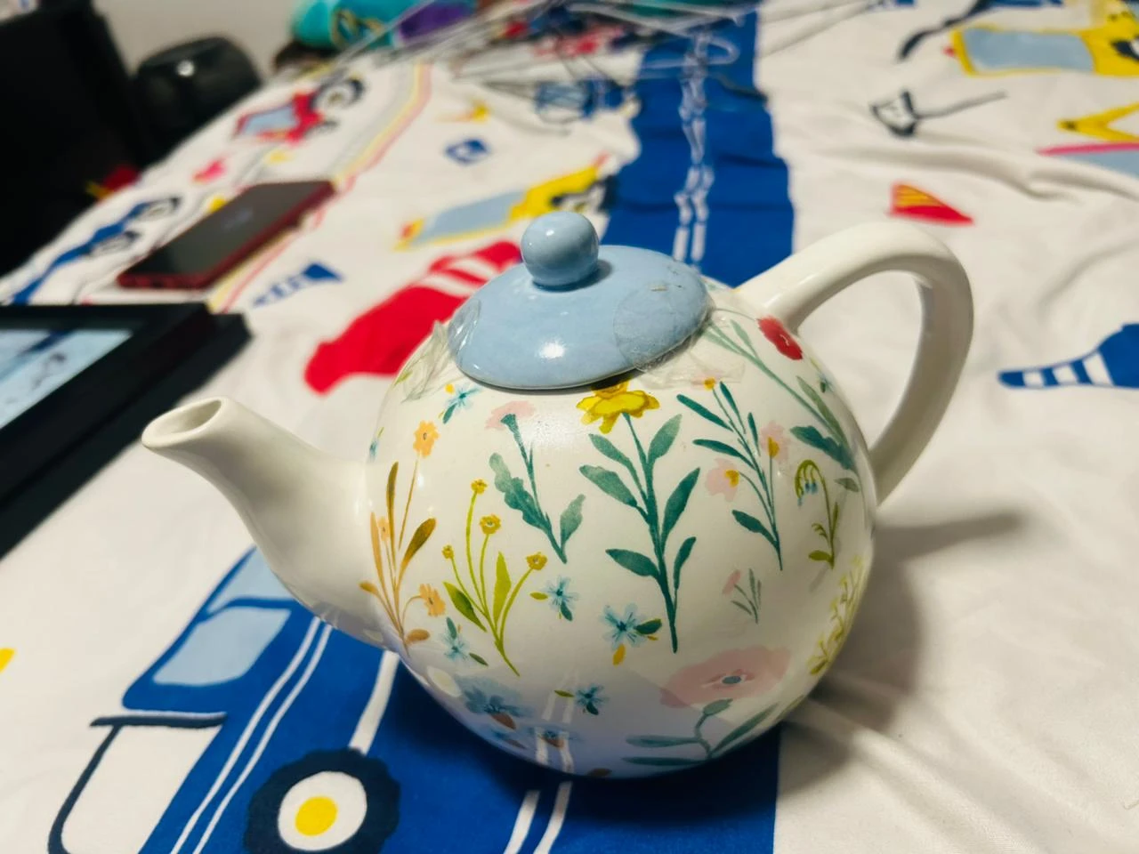 Floral Teapot with Blue Lid - photo 3