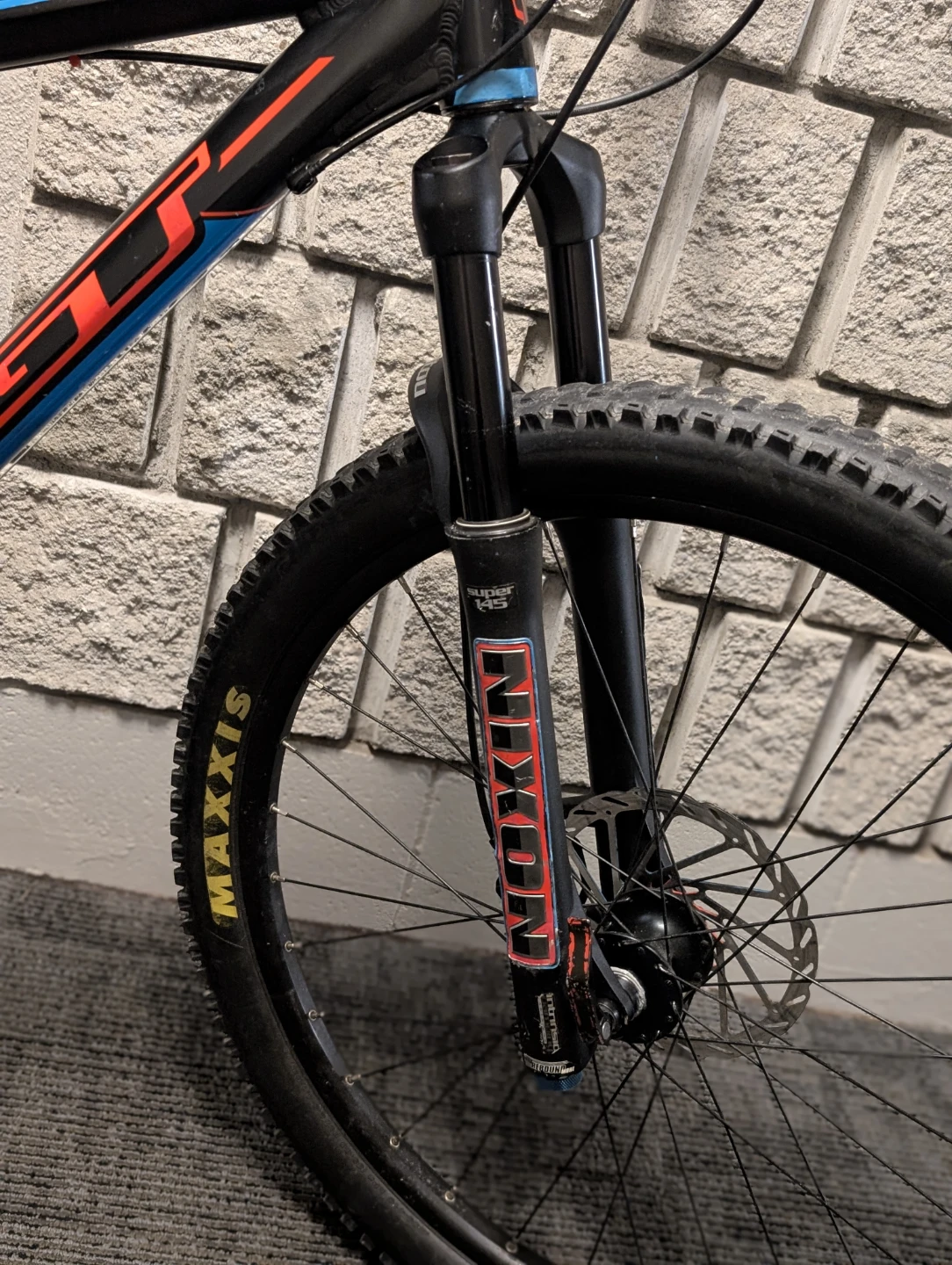GT Avalanche Mountain Bike - photo 4