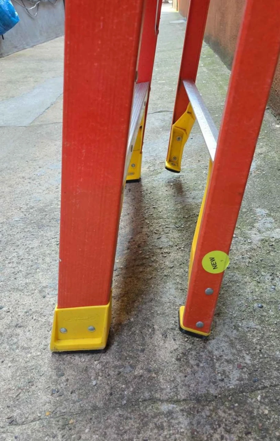 Werner 8ft Fiberglass Ladder - photo 3