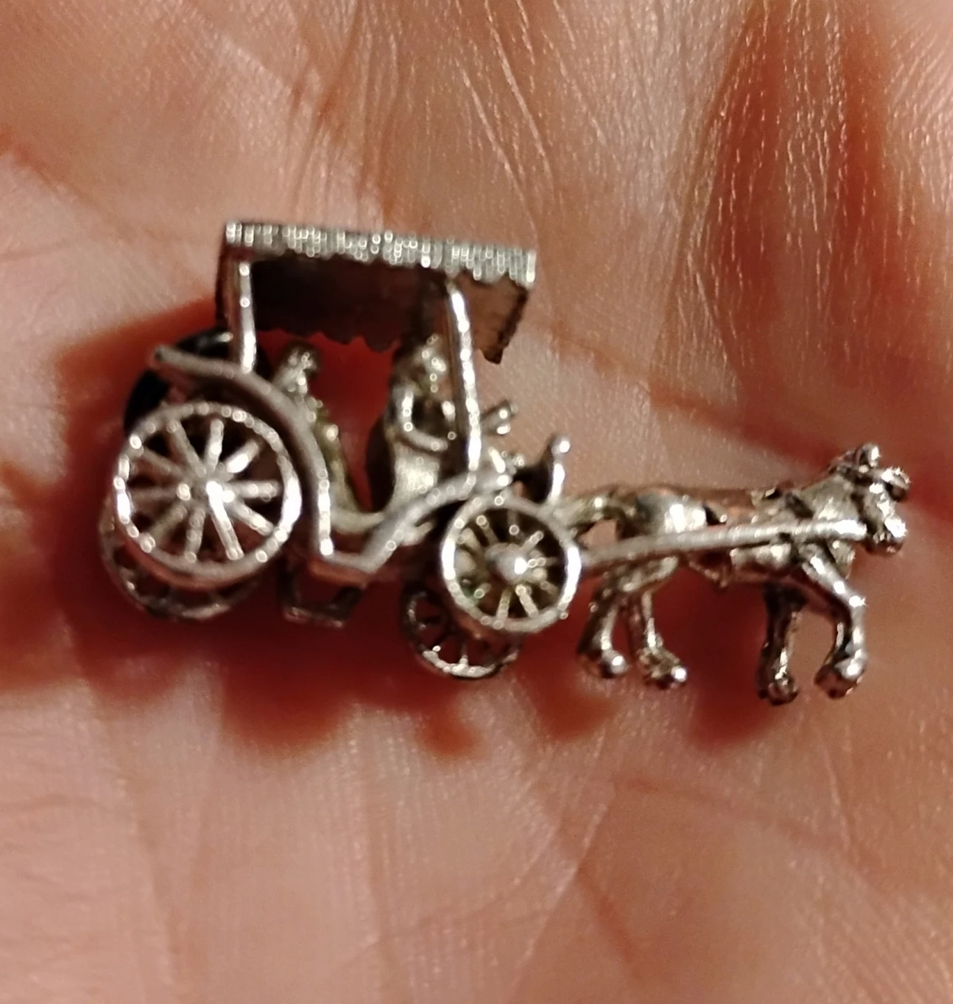 925 Vintage Horse Drawn Carriage charm