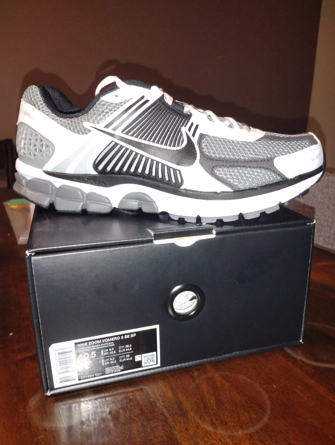 Nike Zoom Vomero 5 SE SP Men's Running Shoes