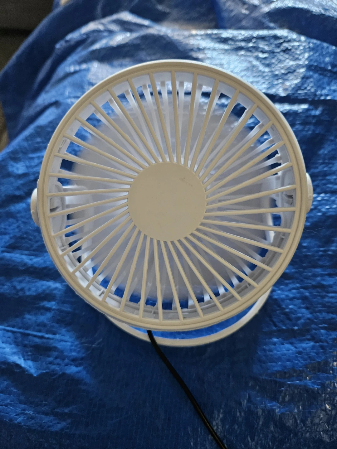 Small White USB Mini Fan - photo 2
