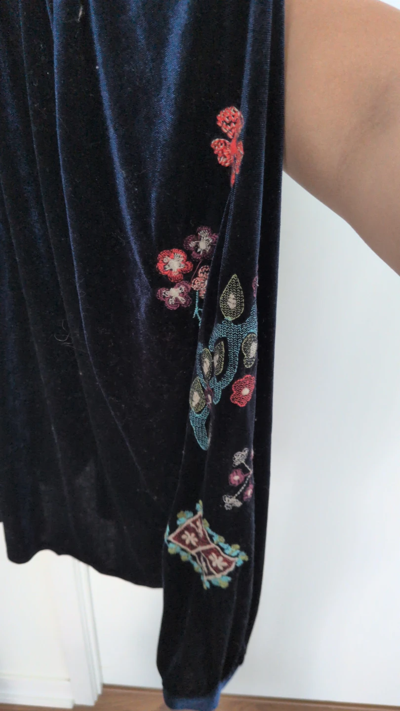 Size M Velvet Long Sleeved Blue Top - photo 4