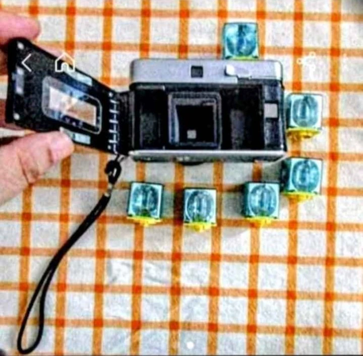 Instacora-F 126 Film Camera with Flash Cubes - photo 2