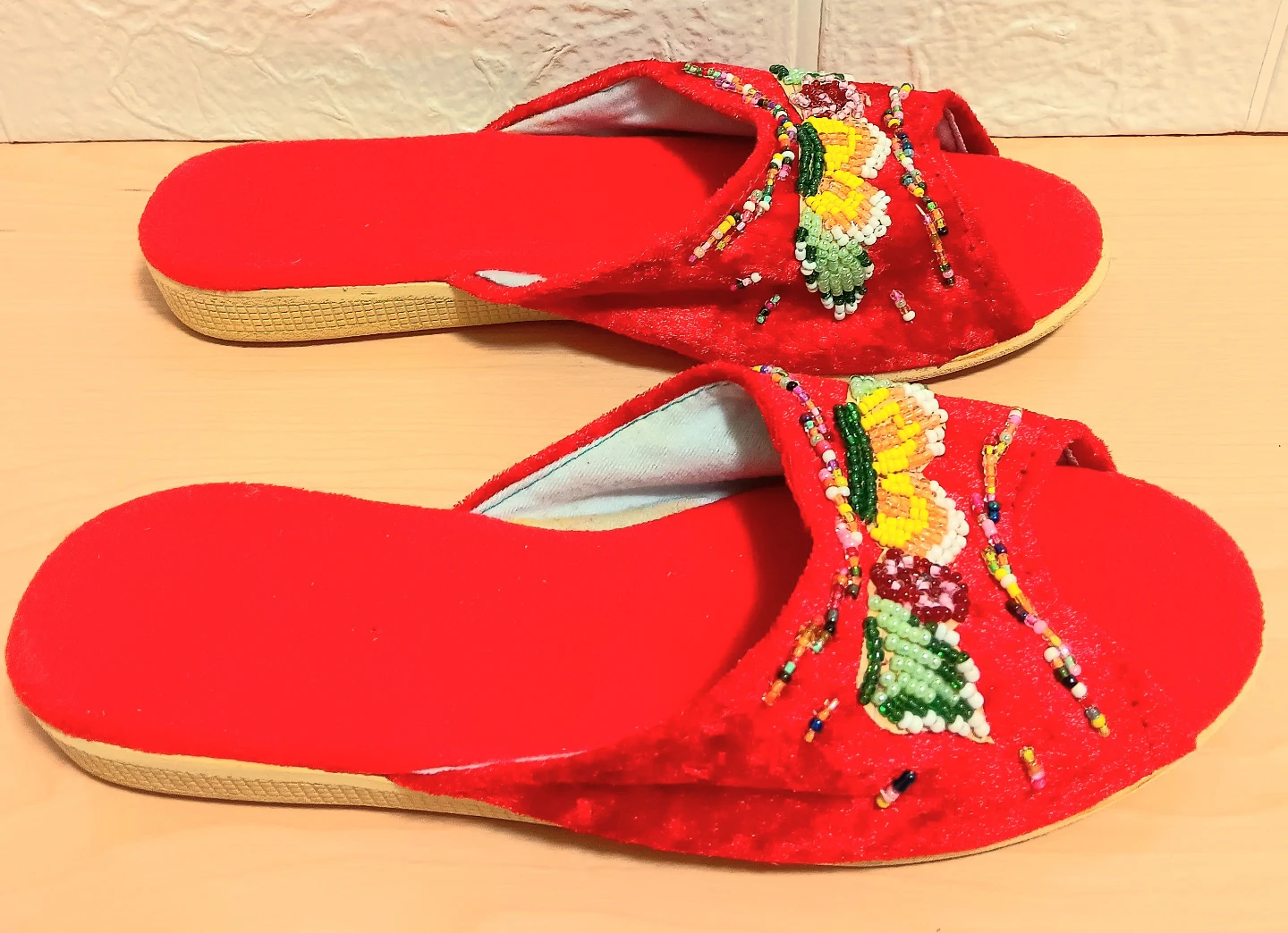 👡Brand New Beaded Red Velvet Slippers Size 5👡 - photo 2