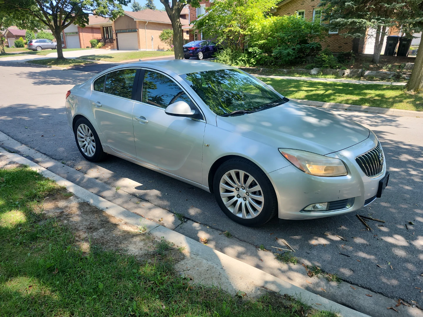 2011 Silver Buick Regal Sedan clean CARFAX  ONE owner only - photo 5