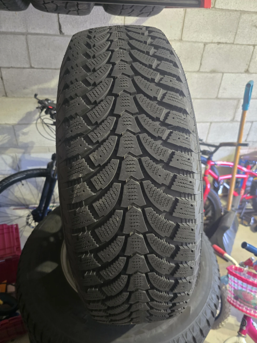 Trek M900 Snow Tire with Rim P265/70R17 - photo 3