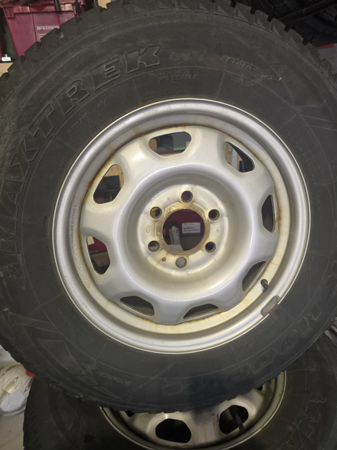 Trek M900 Snow Tire with Rim P265/70R17 - photo 4