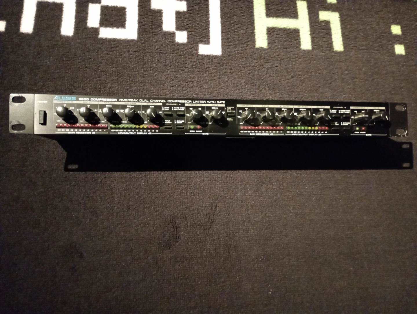 Alesis 3630 Dual Channel Compressor Limiter with Gate - photo 2