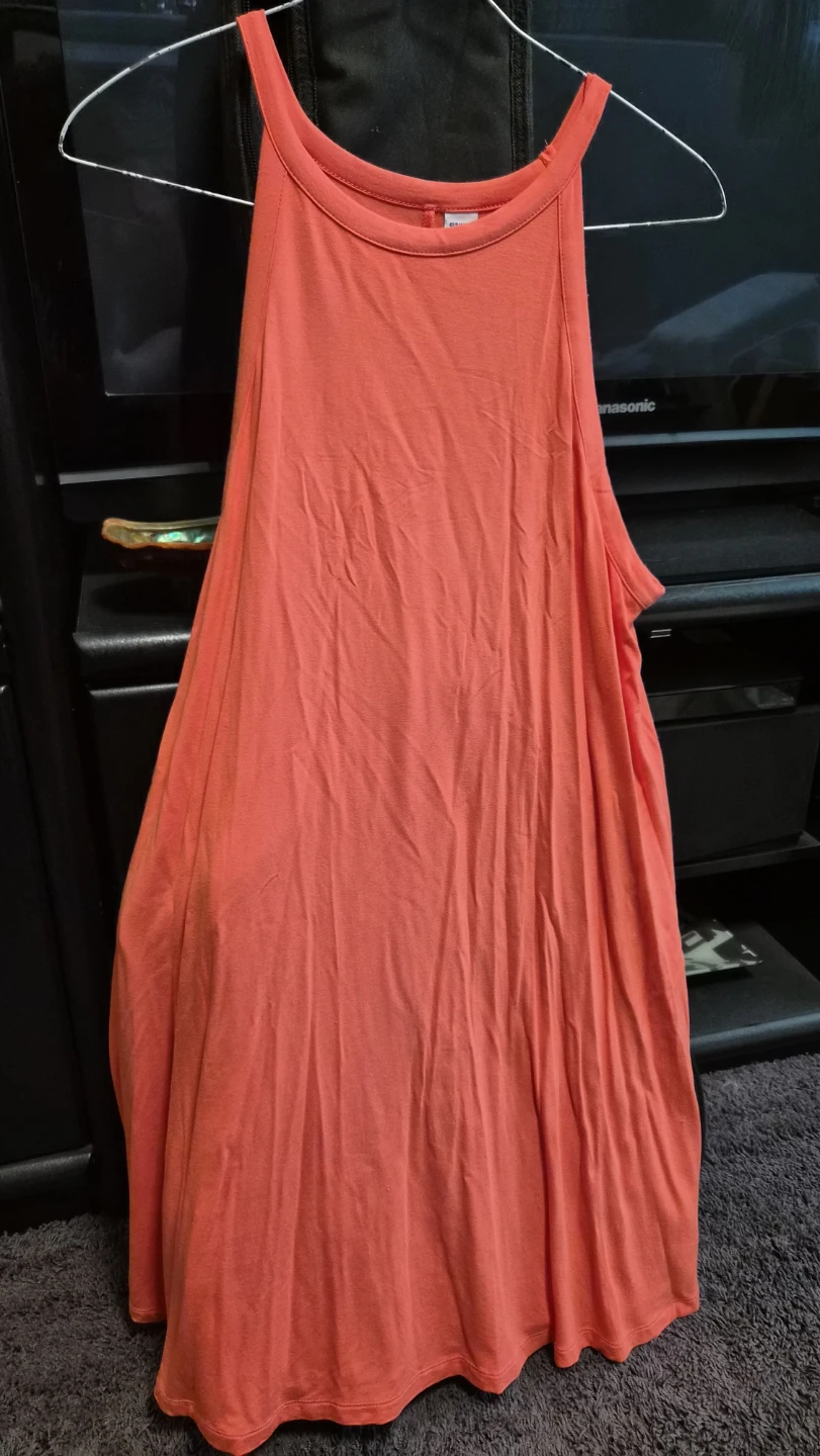 9 medium size bundled clothes - photo 3