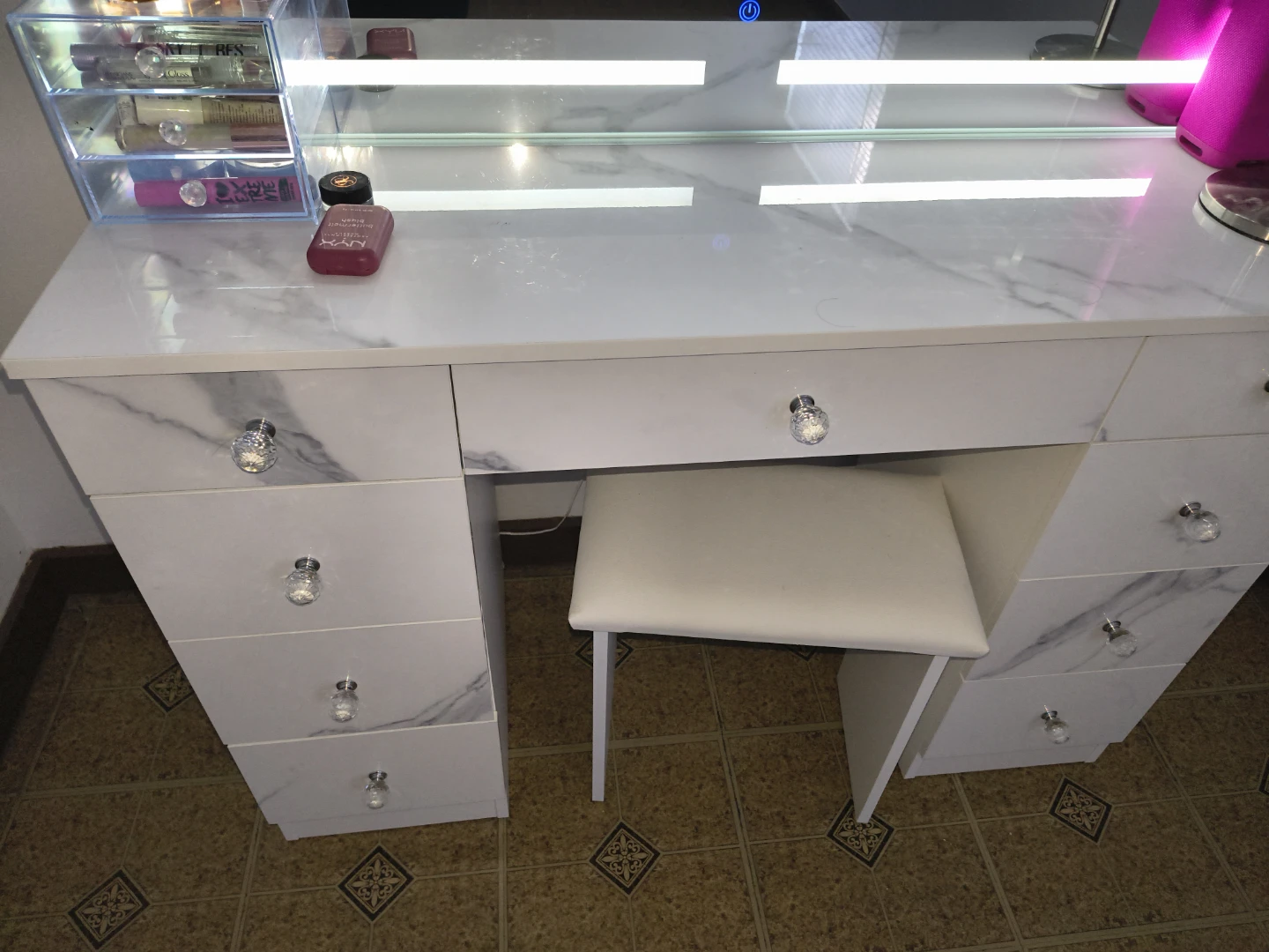 Vanity Table with Lighted Mirror and Stool - photo 2