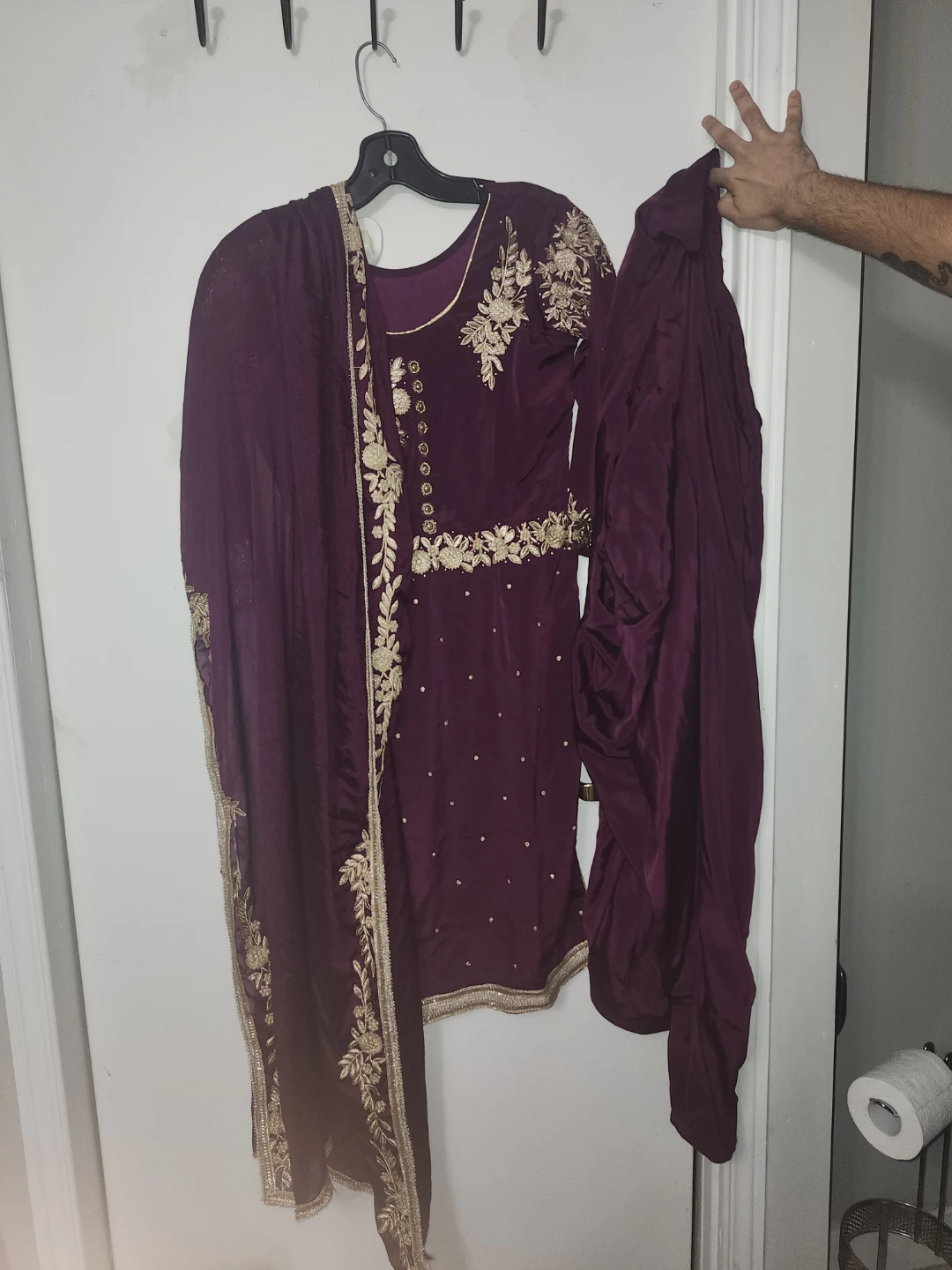 Maroon embroidered salwar kameez set - photo 2
