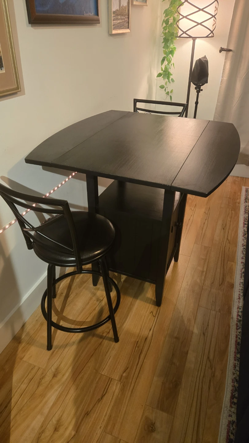 Dining/Bar Table and Chairs