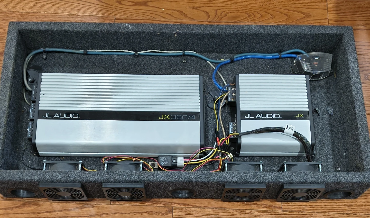 JL Audio JX360/4 and JX500/1 Amplifiers in enclosure - photo 3