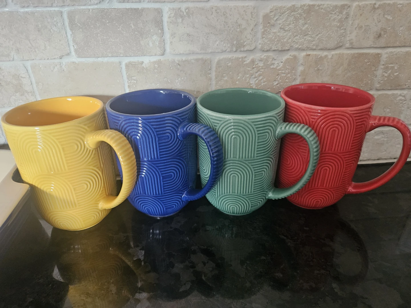 Brand-new mugs, Food storage containers & Baking Dish