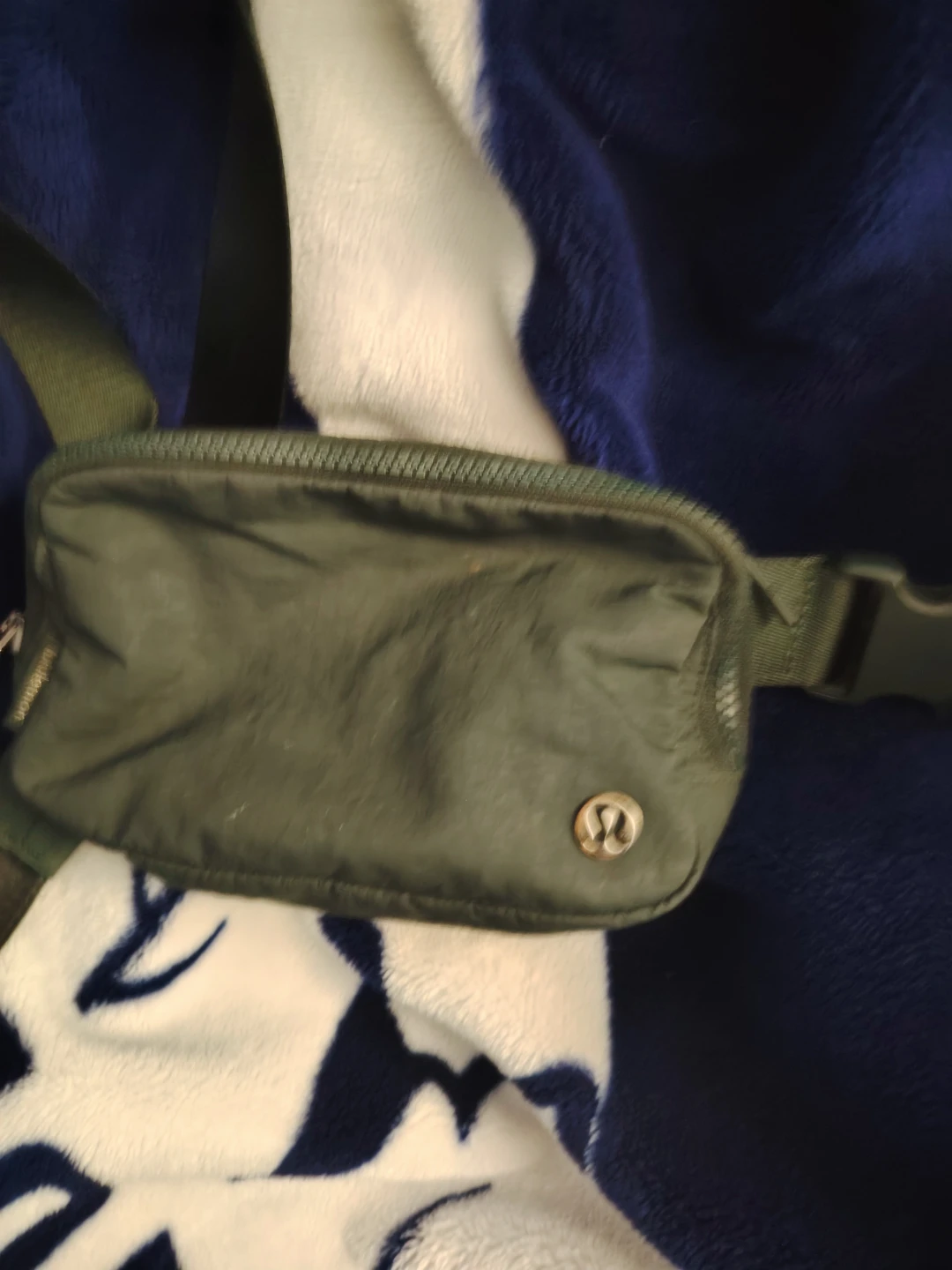 Lululemon Everywhere Belt Bag - Olive Green - photo 2