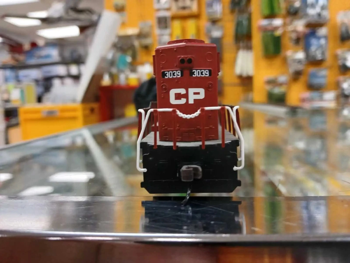 Canadian Pacific Locomotive Model Train - photo 4