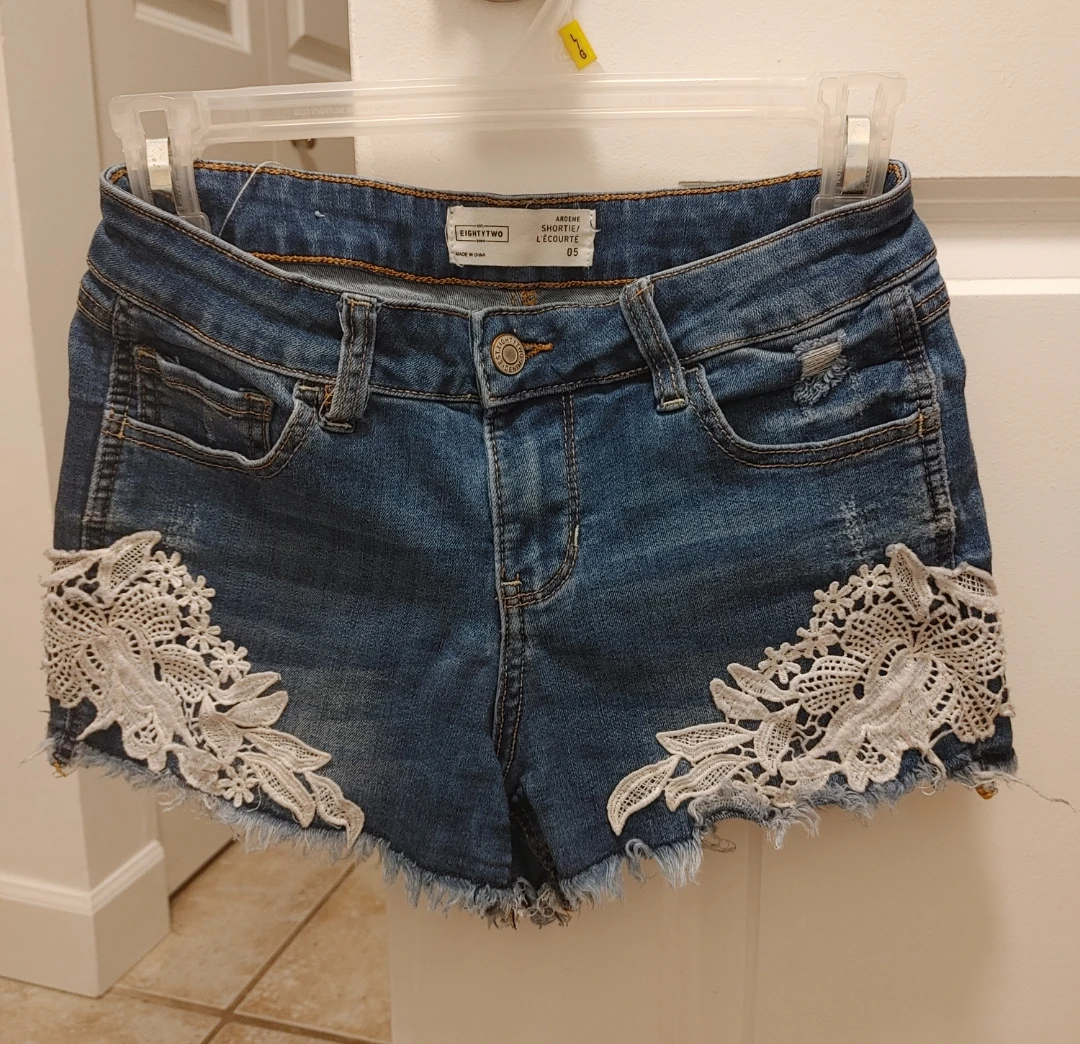 Eighty Two Arlene Denim Shorts with Lace size 05