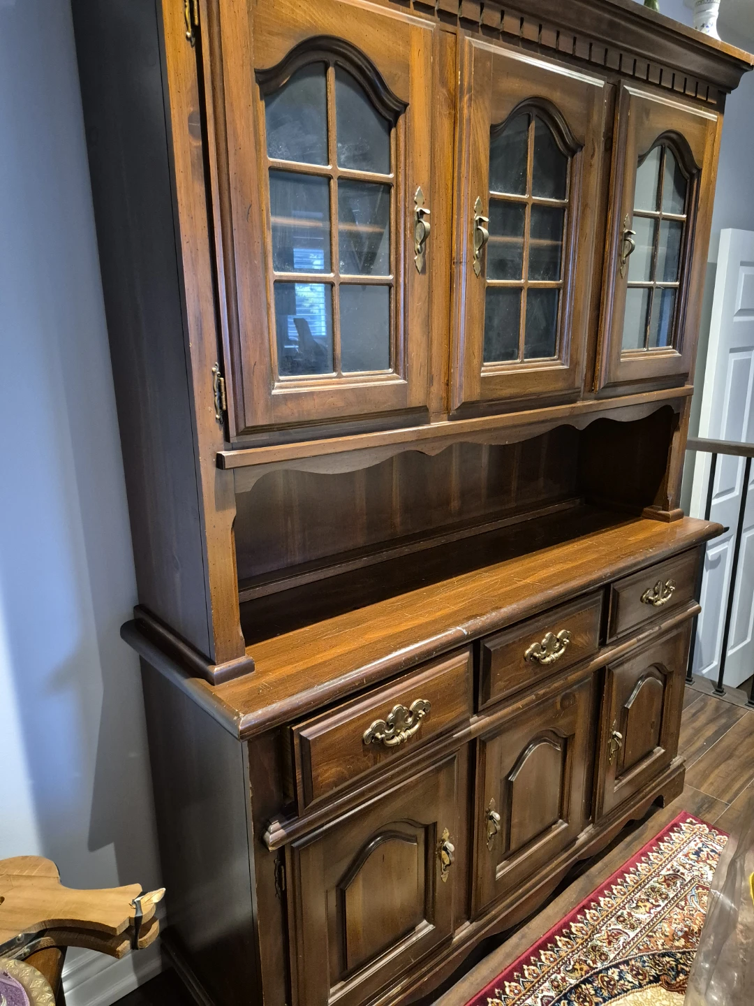 Antique and beautiful Hutch - photo 3