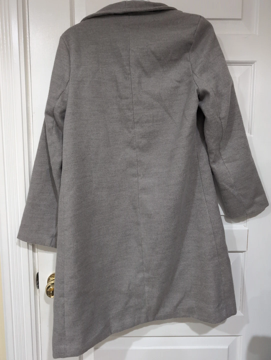 Grey mid-length coat with wide lapels - photo 2