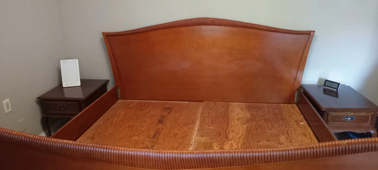 Wooden King size bed - photo 2
