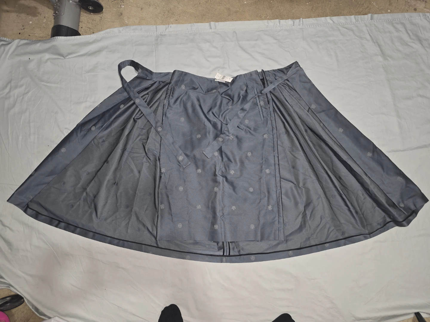 Barneys New York Grey Silk Skirt Size 40 - photo 3