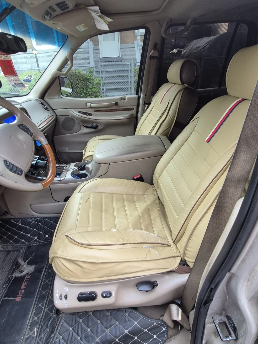 Selling my 2001 Lincoln Navigator - photo 4
