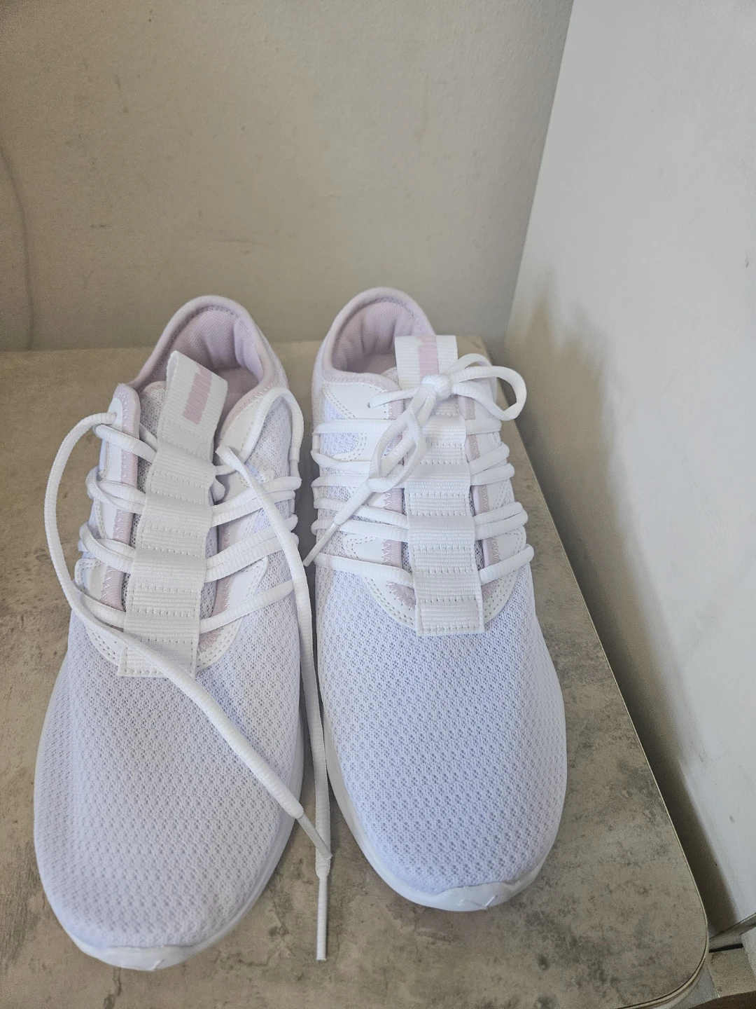 Puma Women's White & Pink Running Shoes