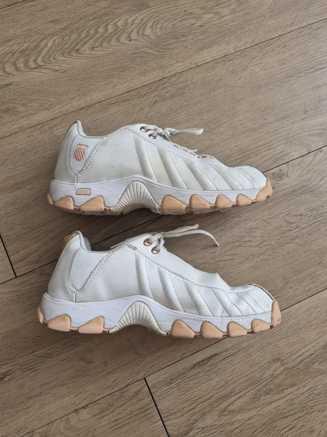9.5 K-Swiss White Leather Sneakers