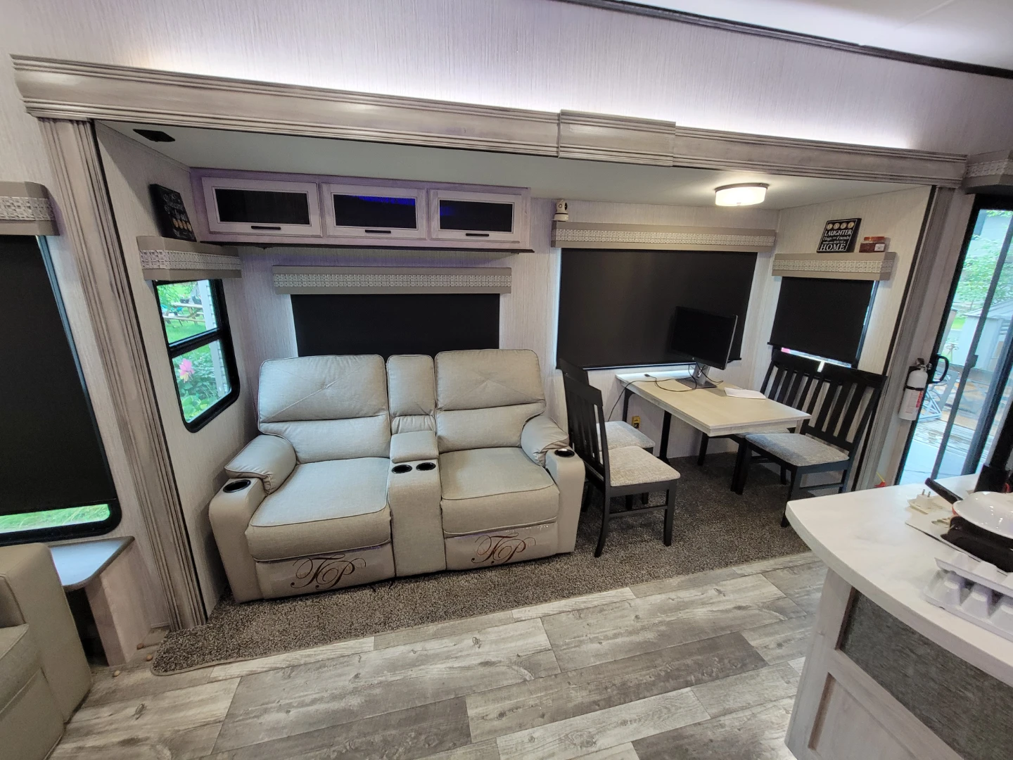 2022 Grand River 40ft Luxury Condo on Wheels - photo 5