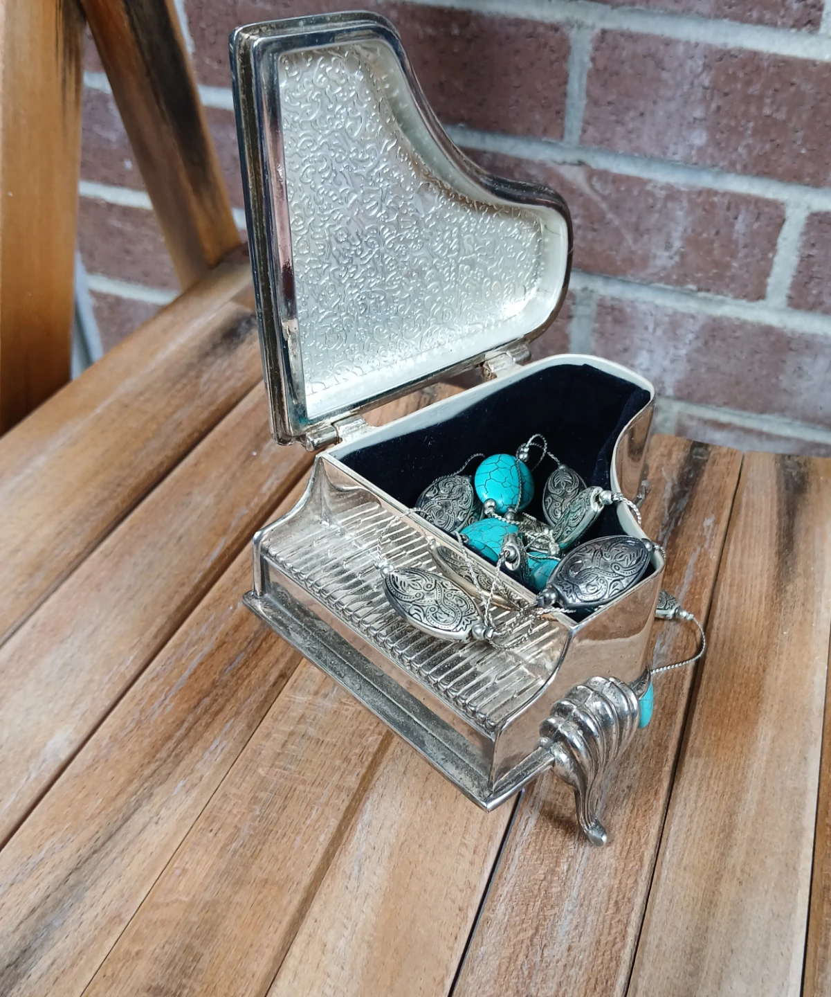Turquoise and Silver Tone necklace and piano jewelry box