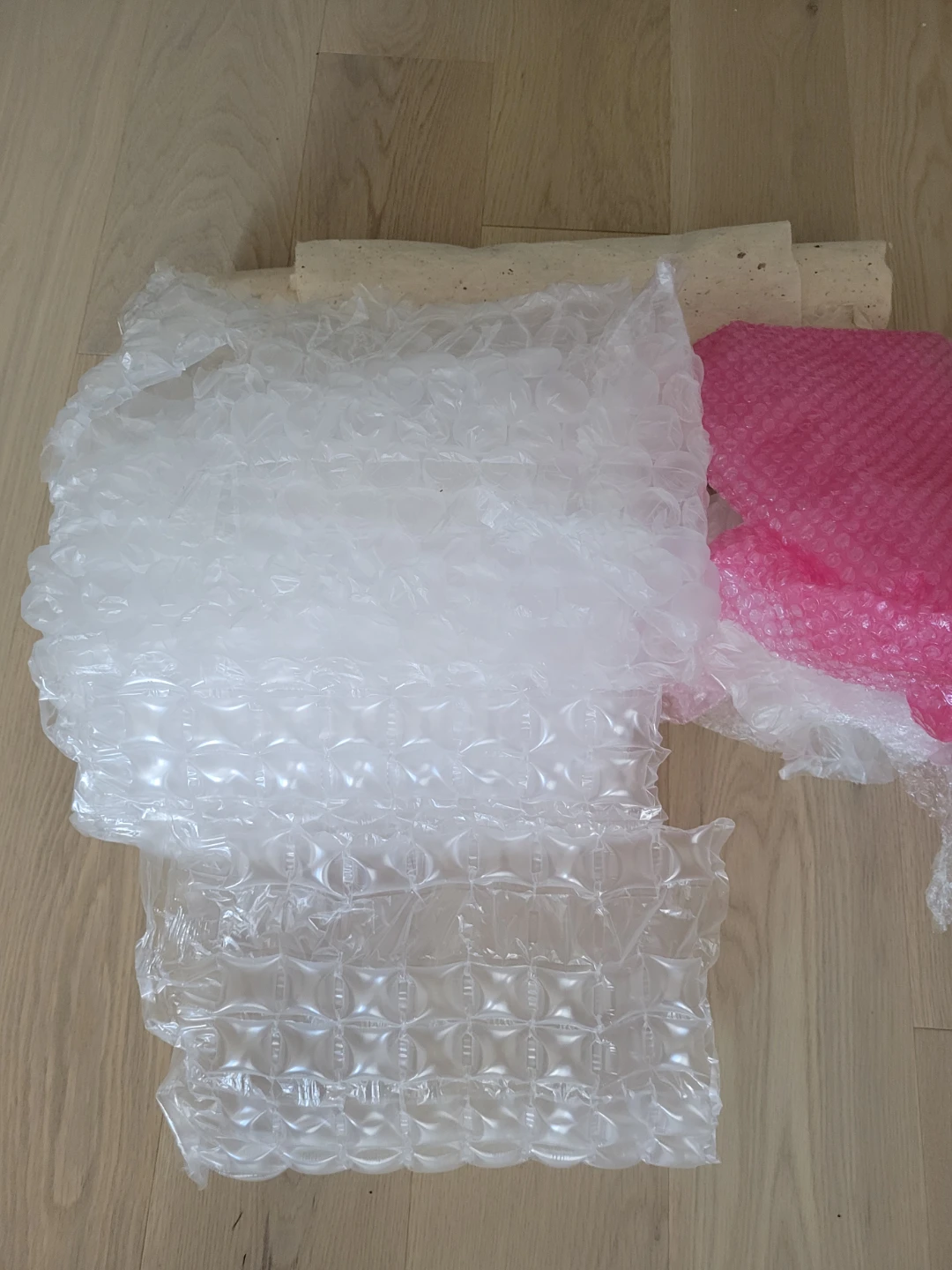 Free moving Bubble wrap and packing materials