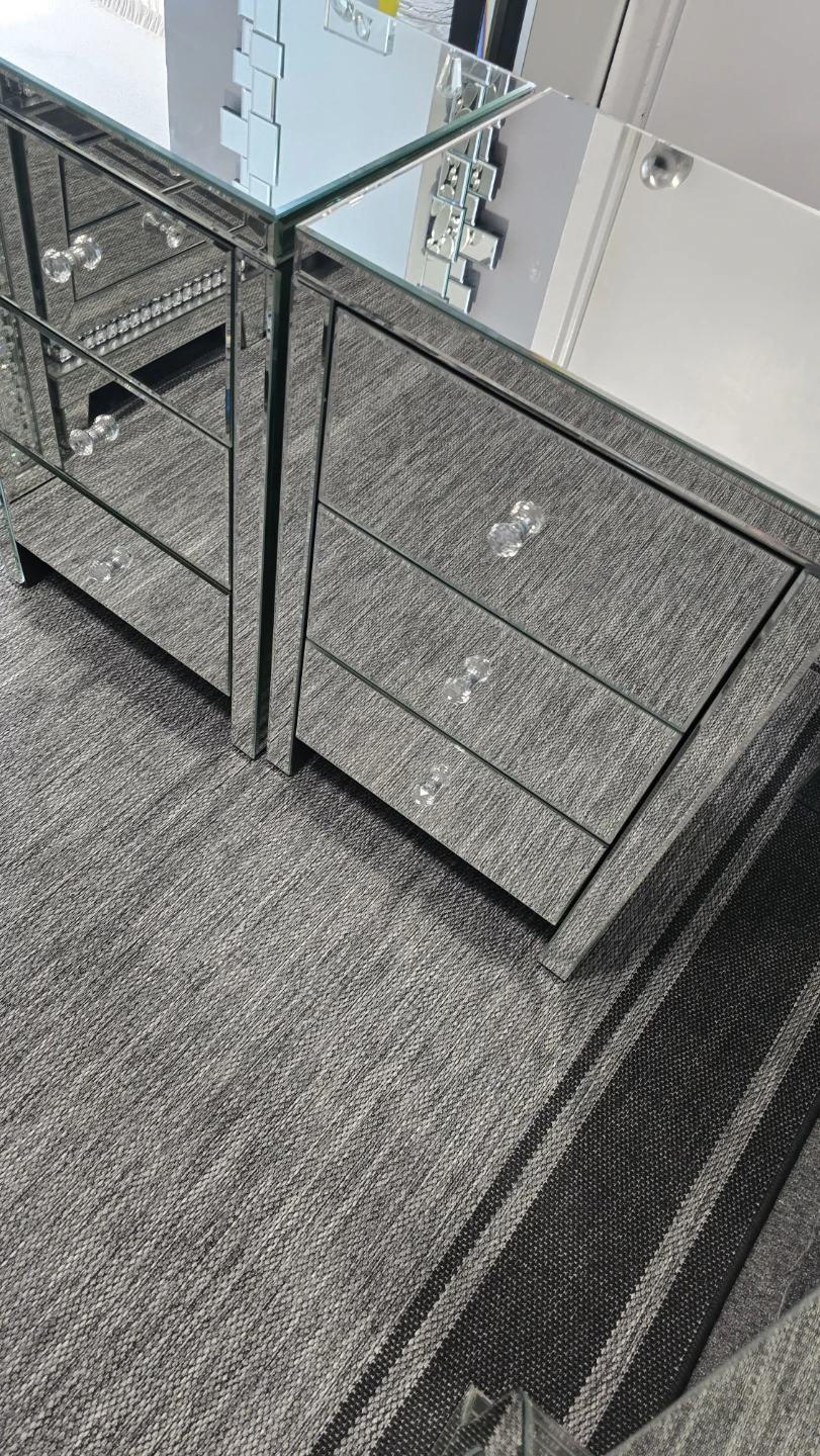 Mirrored 3-Drawer Chest - photo 4
