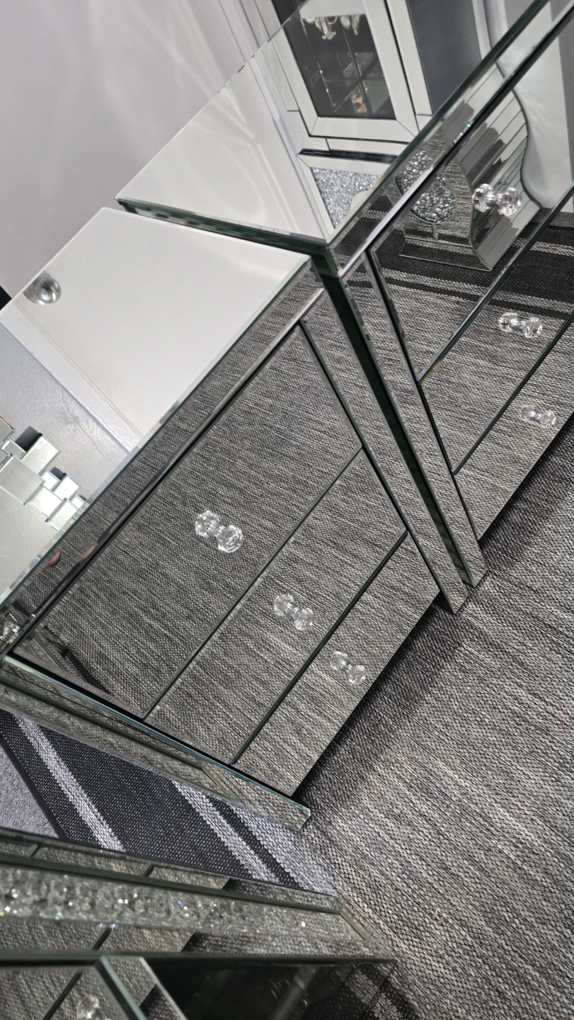 Mirrored 3-Drawer Chest - photo 5