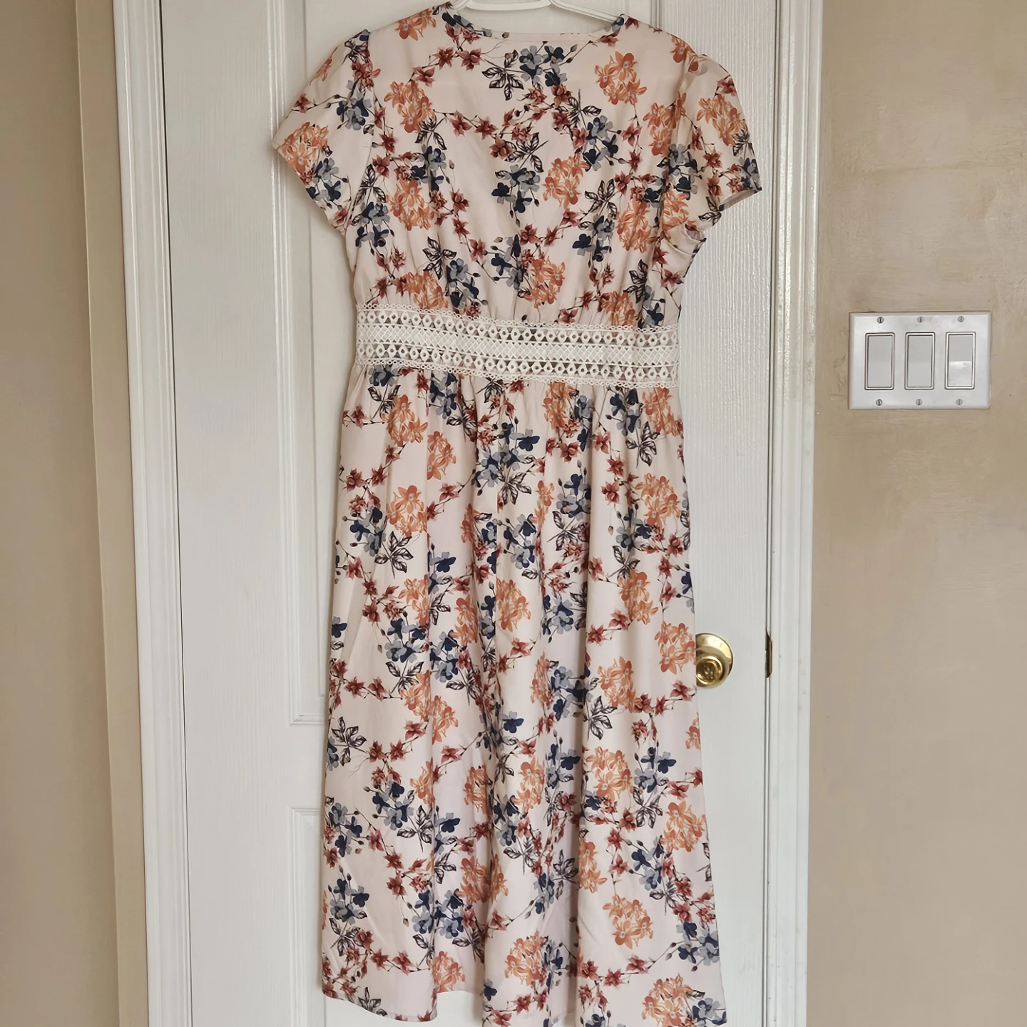 Floral Midi Dress with Crochet Waist - photo 4