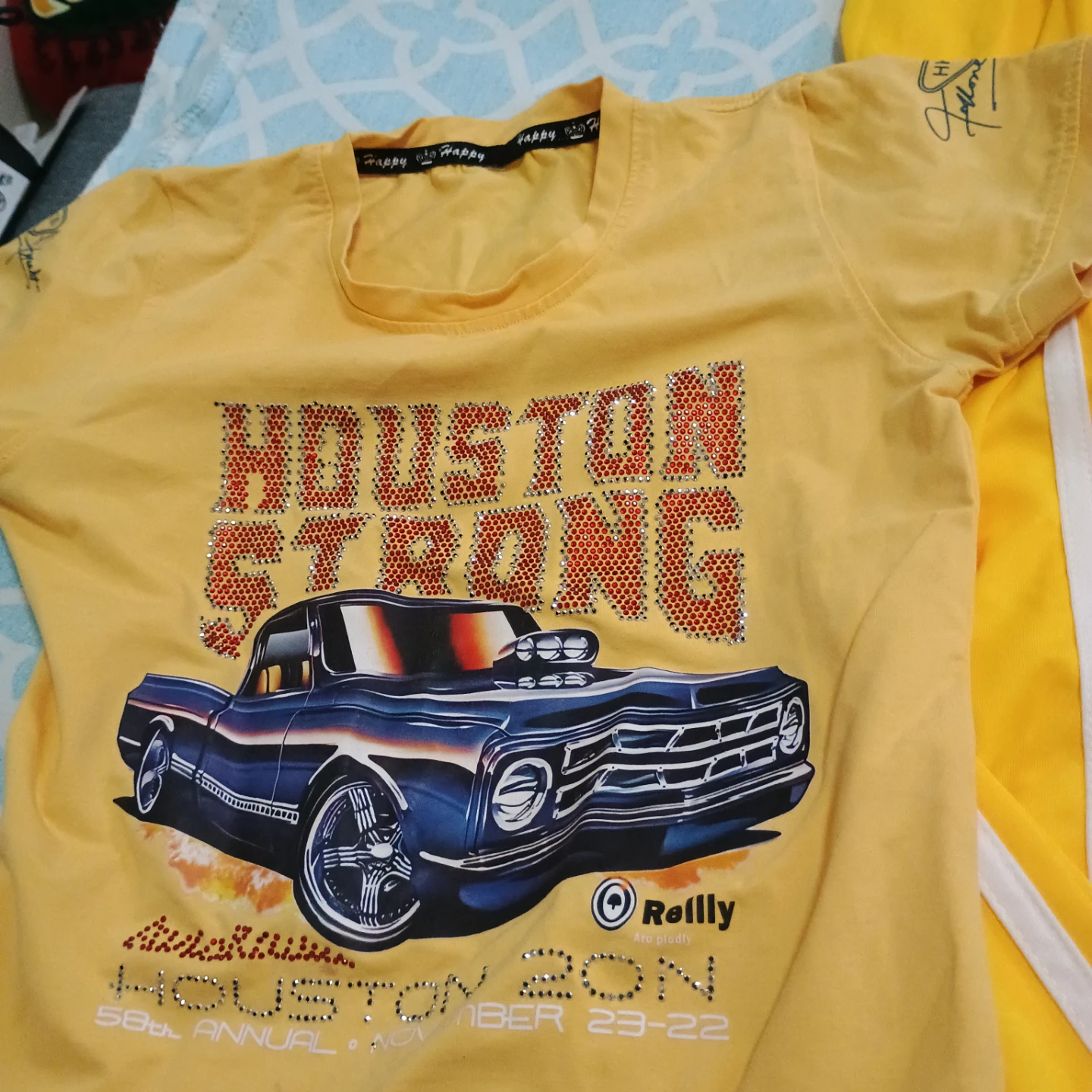 Yellow t-shirt and pants - photo 2